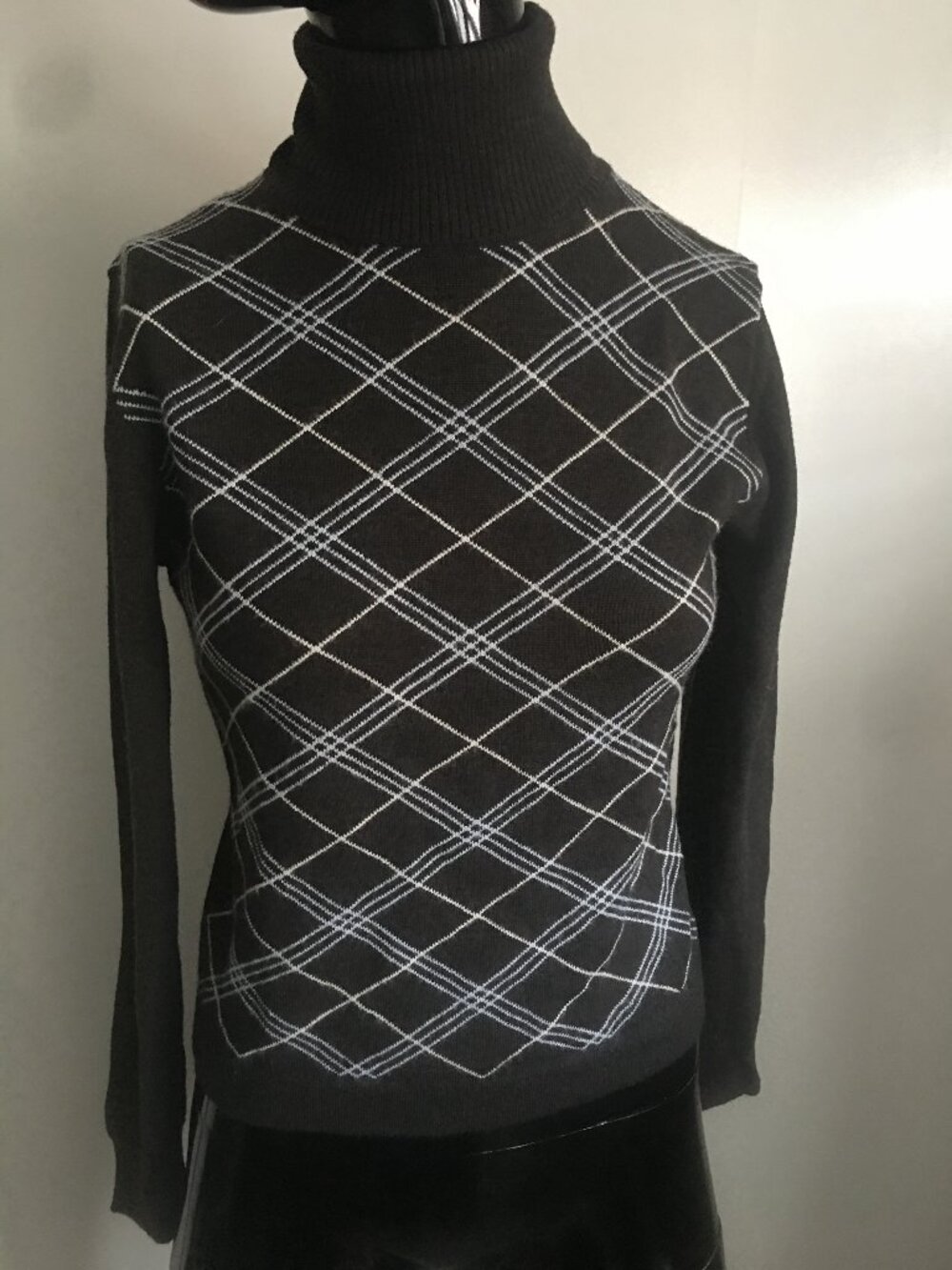 SISLEY charcoal gray wool acrylic turtleneck